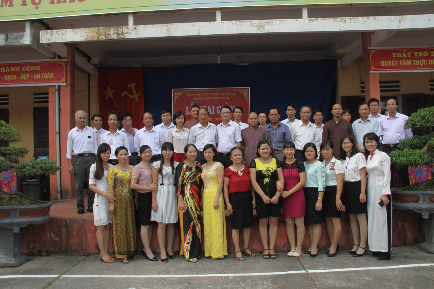 Những khoảnh khắc trang trọng ngày khai trường năm học 2016-2017!