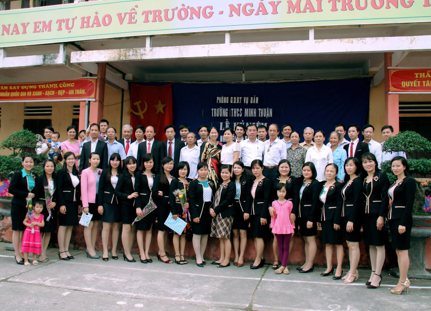Hội người Việt tai Luong pha bang - Lào dự lễ kỷ niệm 50 năm thành lập trường