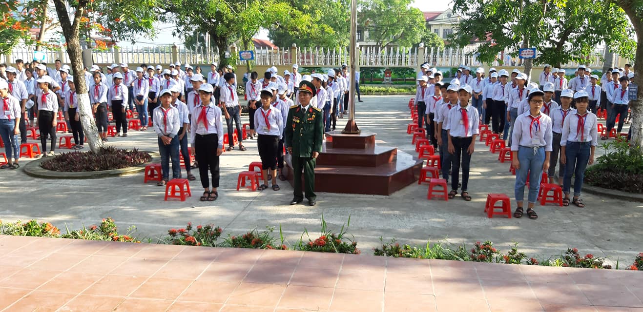 Chúc mừng hai em học sinh Phạm Kiều Trang và Nguyễn Thúy Hằng